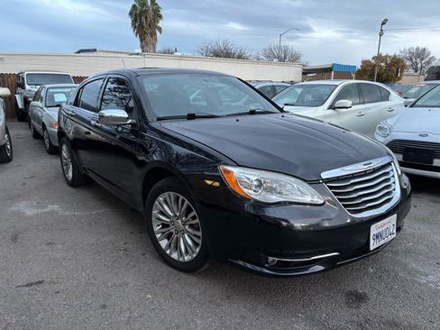 Used 2011 Chrysler 200 Limited FWD image 3