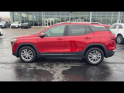 Certified 2024 GMC Terrain SLT image 5