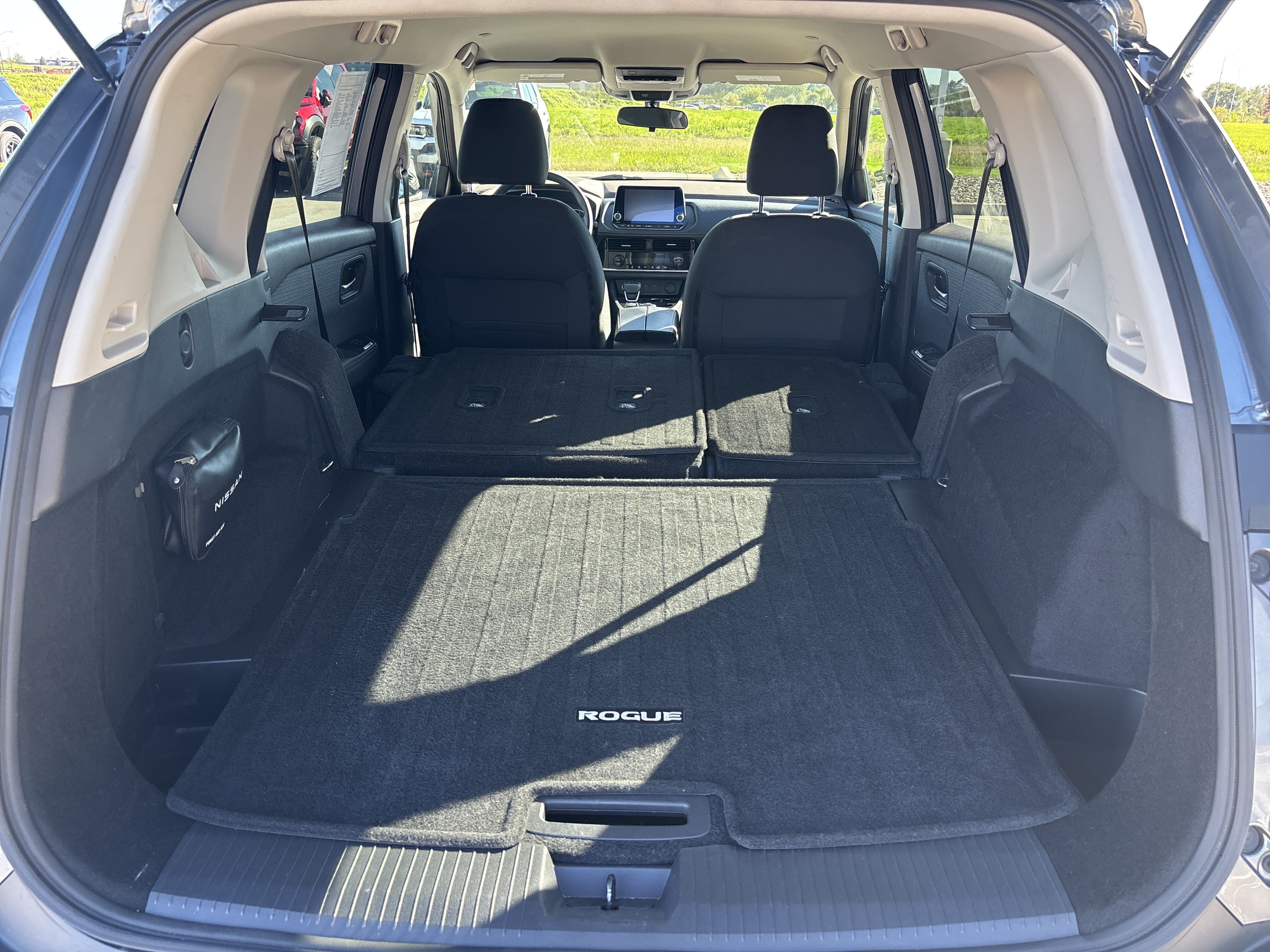 Used 2022 Nissan Rogue SV AWD/4WD image 26