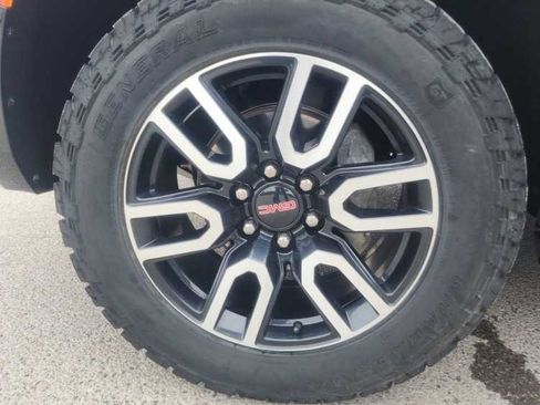 Used 2024 GMC Yukon AT4 w/ Technology Package AWD/4WD image 8