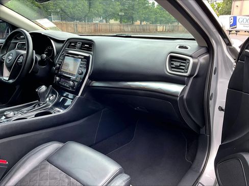 Used 2018 Nissan Maxima SR FWD image 19