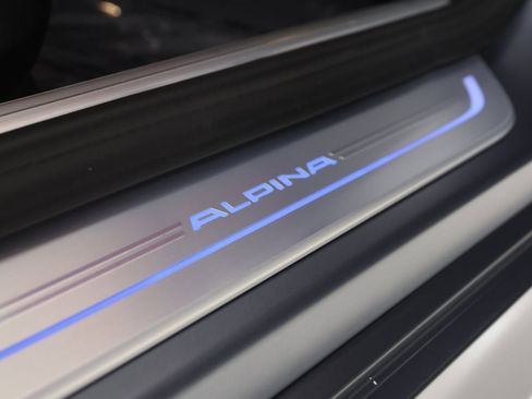 Used 2022 BMW ALPINA B7 xDrive w/ Luxury Rear Seating Package image 16