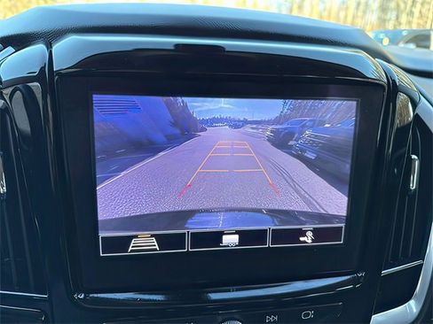 Used 2020 Chevrolet Traverse LT image 29