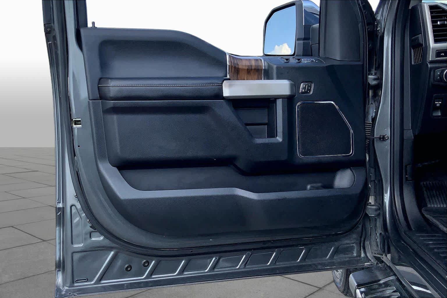 Used 2019 Ford F150 Lariat RWD image 21