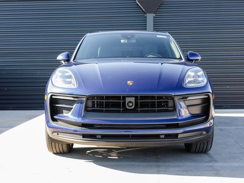 Certified 2025 Porsche Macan image 10