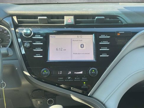 Used 2018 Toyota Camry SE FWD image 16