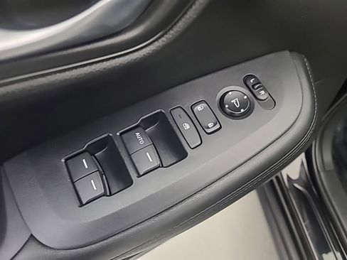 Used 2025 Honda HR-V LX image 21