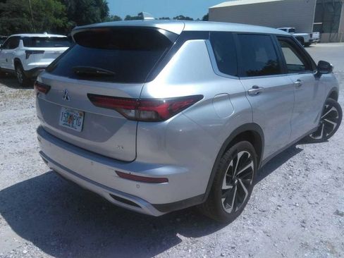 Used 2024 Mitsubishi Outlander SE FWD image 3