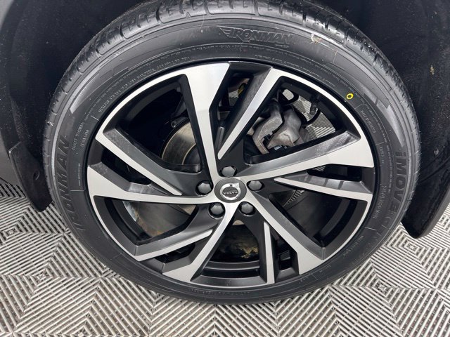 Used 2021 Volvo XC40 T5 R-Design w/ Climate Package AWD/4WD image 10