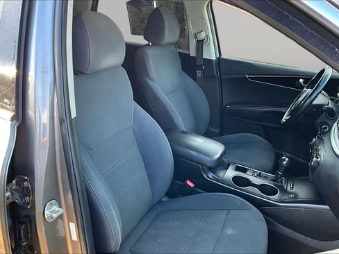 Used 2018 Kia Sorento FWD image 7