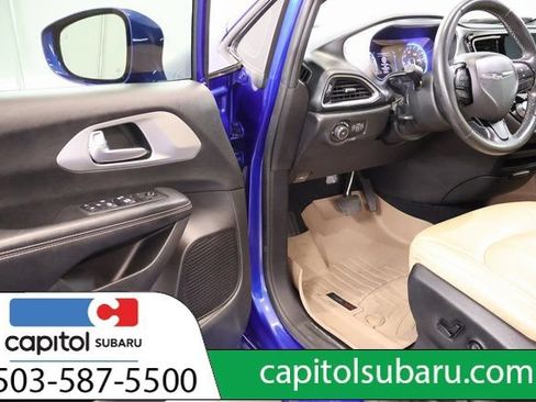 Used 2019 Chrysler Pacifica Touring Plus w/ S Appearance Package FWD image 8