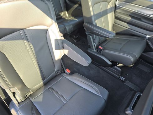 New 2026 Jeep Grand Wagoneer L 4WD w/ Premium Group I image 29