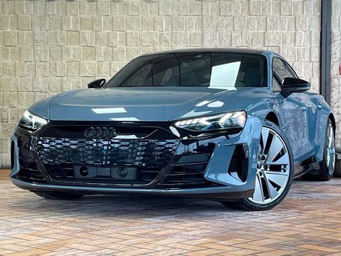 Used 2022 Audi e-tron GT Prestige w/ Prestige Package image 2