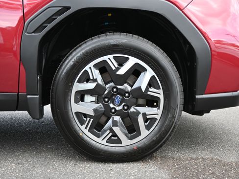 Certified 2025 Subaru Forester Premium w/ Convenience Package #2 image 13