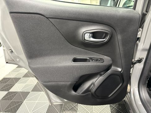 Used 2020 Jeep Renegade Sport w/ UConnect 7.0 Group FWD image 25