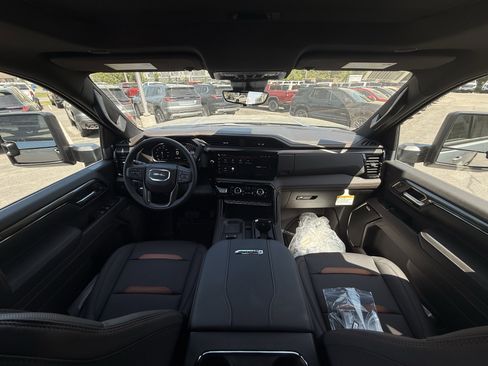 New 2026 GMC Sierra 2500 AT4 w/ AT4 Premium Plus Package AWD/4WD image 9