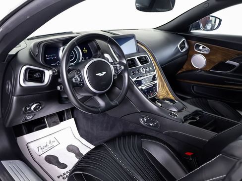 Used 2018 Aston Martin DB11 Coupe RWD image 4