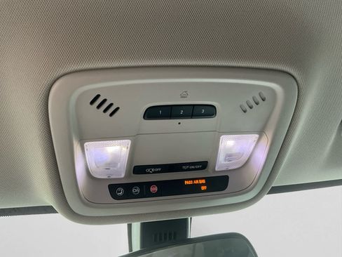 Used 2019 Chevrolet Traverse LT FWD image 13