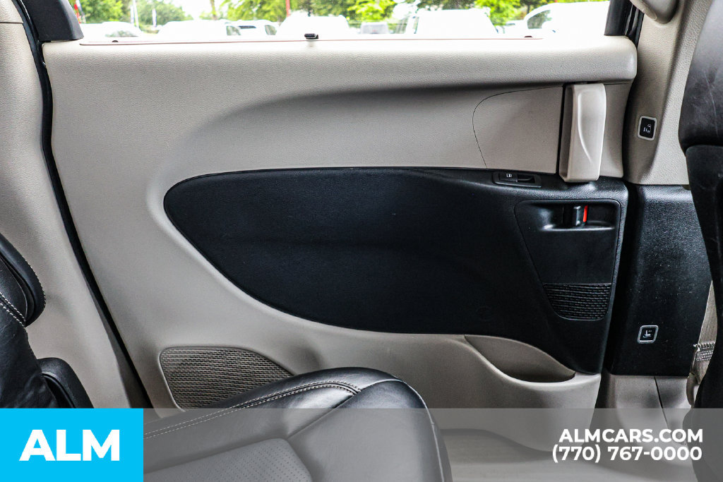 Used 2023 Chrysler Pacifica Touring-L FWD image 53