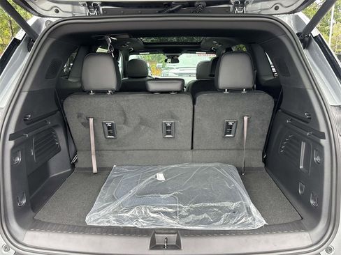 New 2025 GMC Acadia Elevation w/ Elevation Premium Package image 6