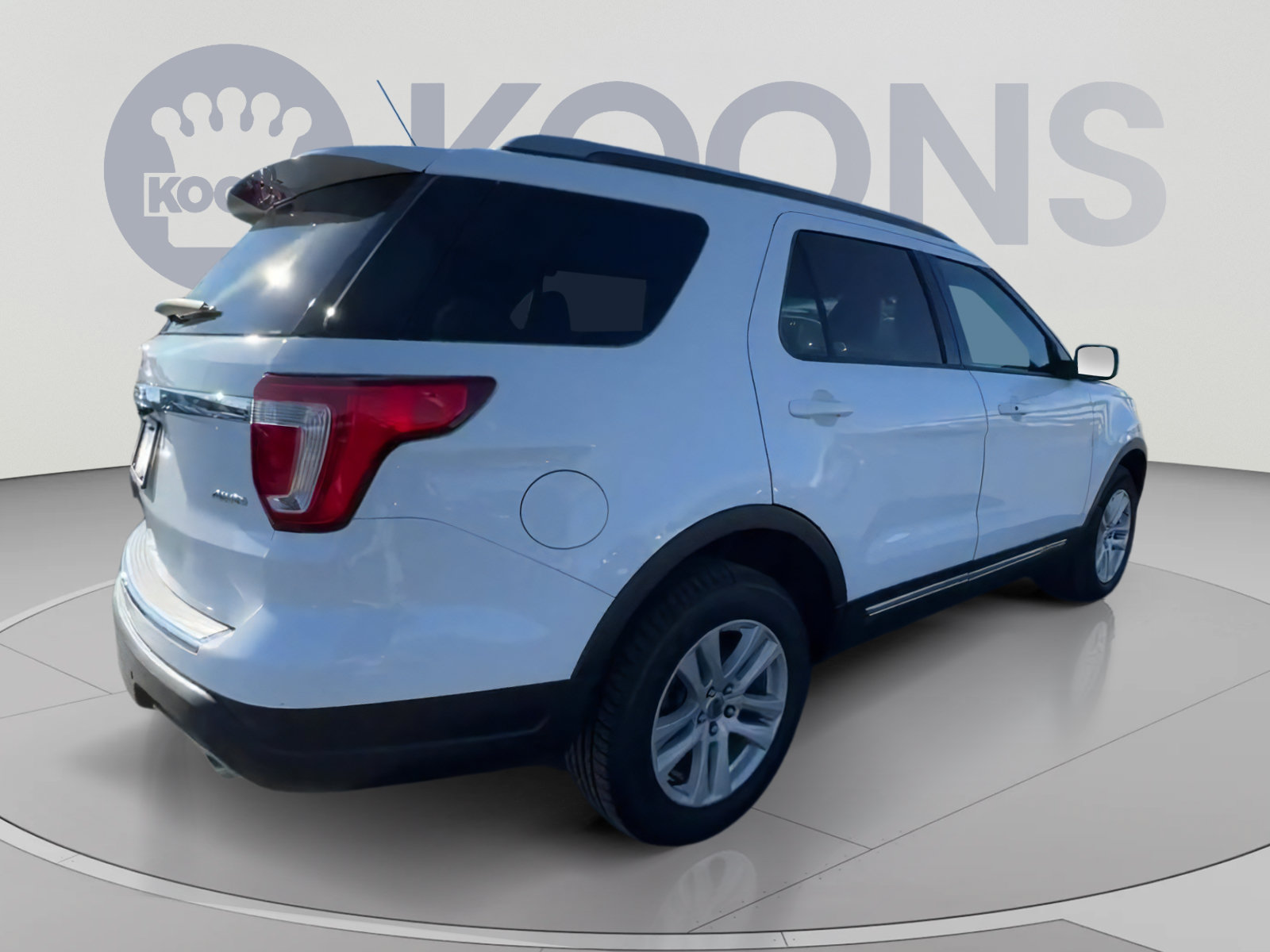 Used 2018 Ford Explorer XLT w/ Equipment Group 202A AWD/4WD image 11