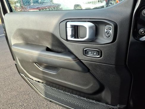 Used 2023 Jeep Wrangler Unlimited Sahara AWD/4WD image 12