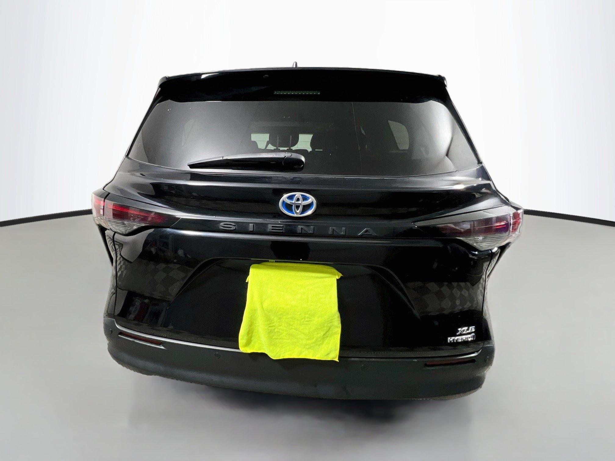 Used 2024 Toyota Sienna XLE FWD image 6