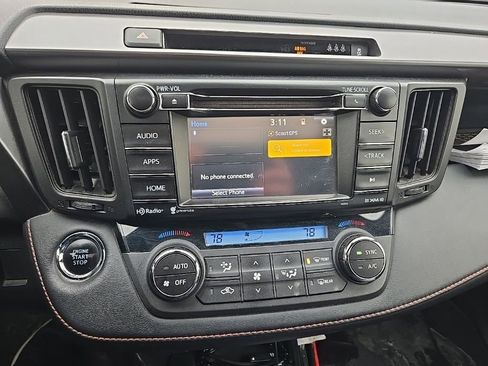 Used 2017 Toyota RAV4 SE image 12