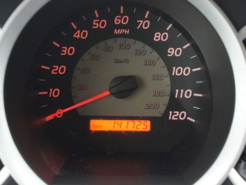 Used 2011 Toyota Tacoma PreRunner image 4