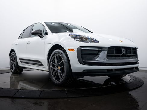 Certified 2023 Porsche Macan Turbo image 9