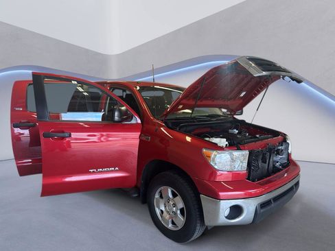 Used 2013 Toyota Tundra 4x4 CrewMax image 8