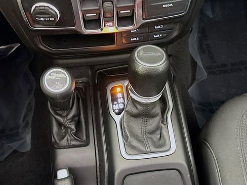 Used 2020 Jeep Gladiator Sport w/ Quick Order Package 24S image 17