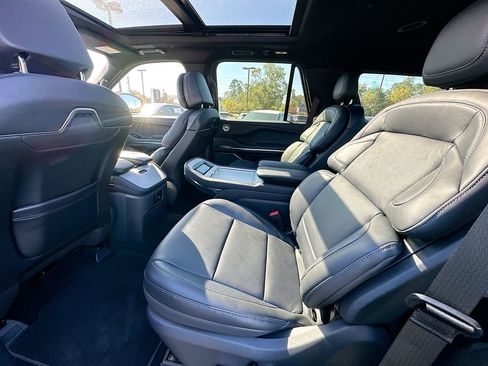 New 2025 Lincoln Navigator Reserve w/ Jet Appearance Package image 4