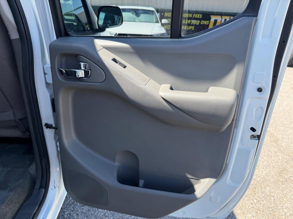 Used 2016 Nissan Frontier SV w/ SV Value Truck Package RWD image 34