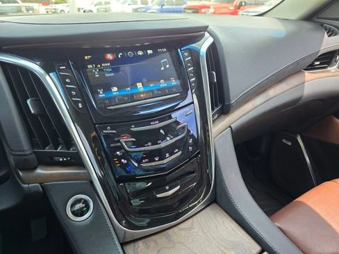 Used 2017 Cadillac Escalade ESV Premium Luxury AWD/4WD image 29