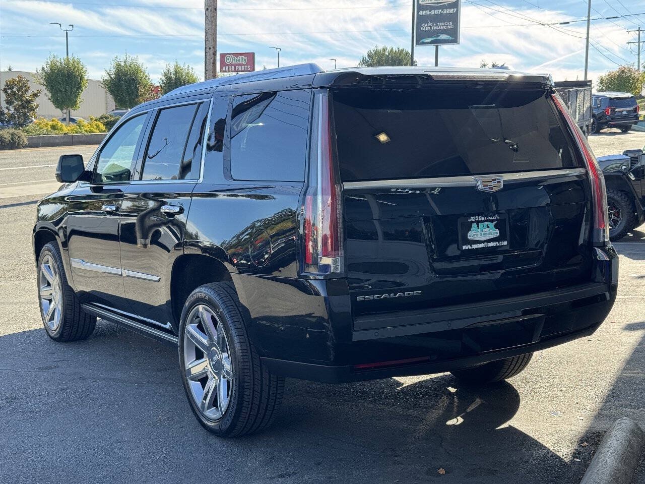 Used 2020 Cadillac Escalade Premium Luxury AWD/4WD image 4