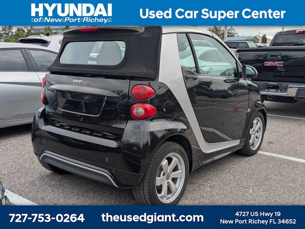 Used 2013 smart fortwo passion RWD image 2