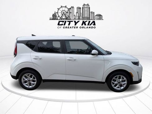 Certified 2025 Kia Soul LX w/ LX Technology Package FWD image 7