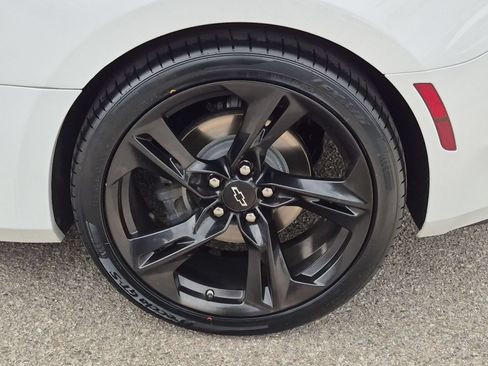 Used 2020 Chevrolet Camaro LT RWD image 9
