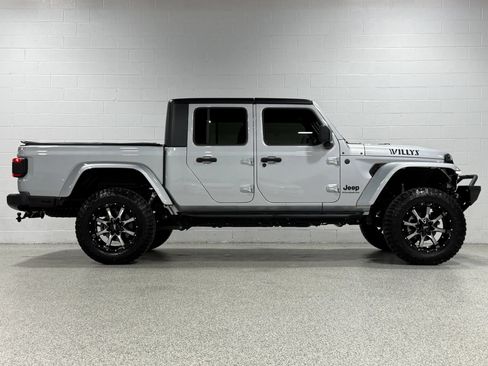 Used 2024 Jeep Gladiator Sport AWD/4WD image 5