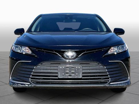 Used 2022 Toyota Camry LE image 3