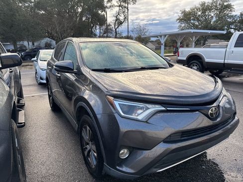 Used 2018 Toyota RAV4 XLE image 3