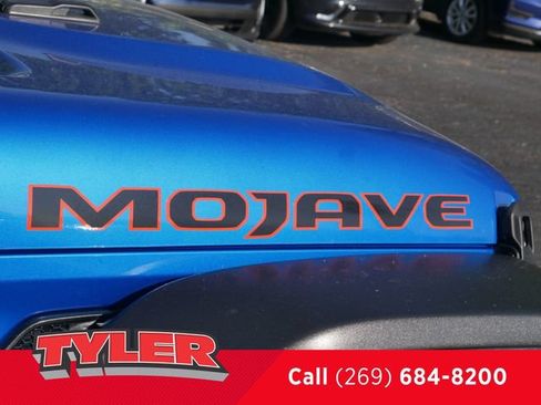 Used 2022 Jeep Gladiator Mojave AWD/4WD image 12