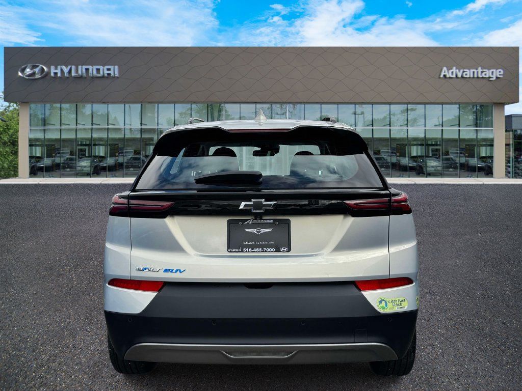 Used 2023 Chevrolet Bolt EUV LT w/ Convenience Package FWD image 6