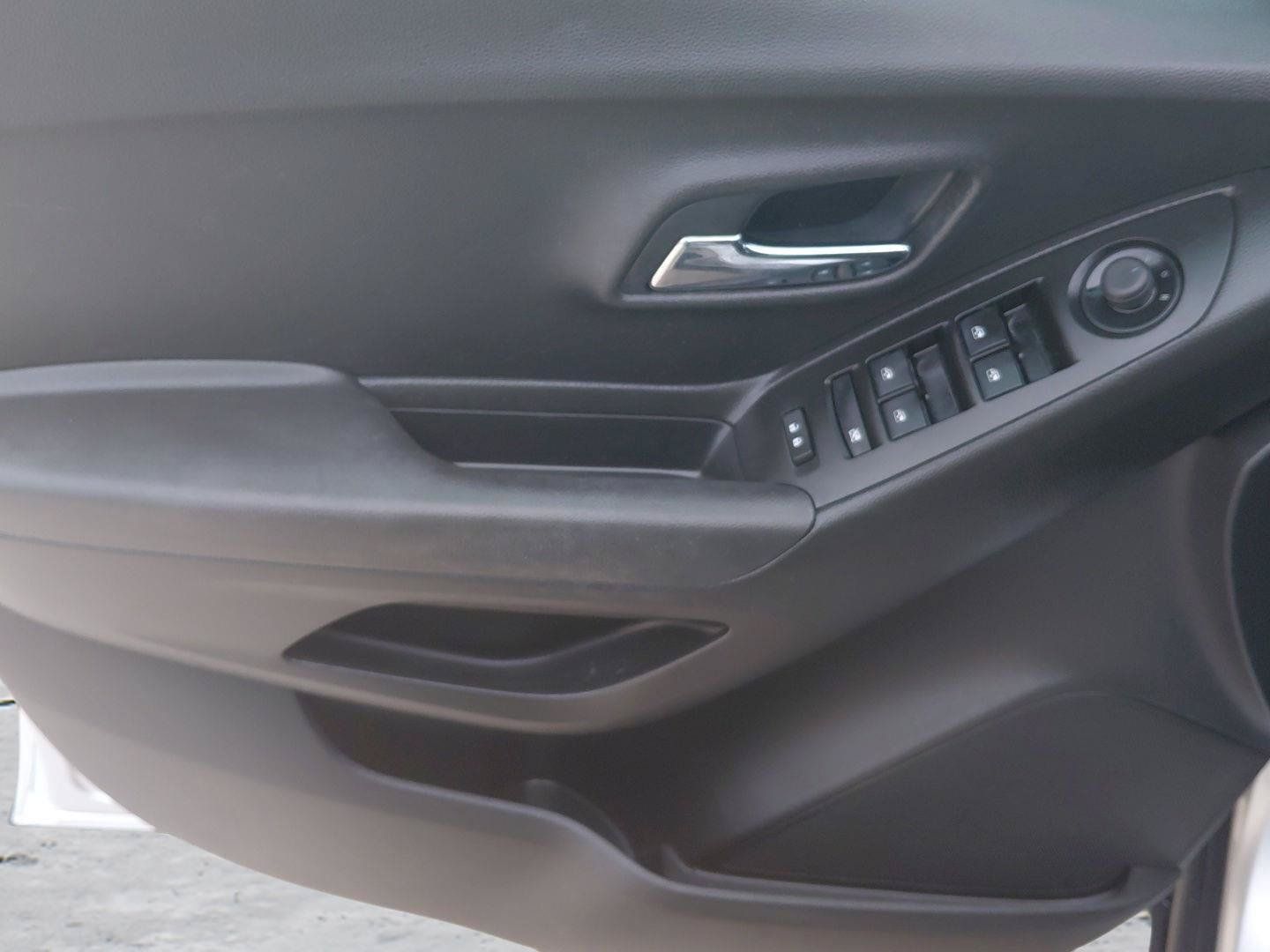 Used 2019 Chevrolet Trax LT w/ LT Convenience Package FWD image 25