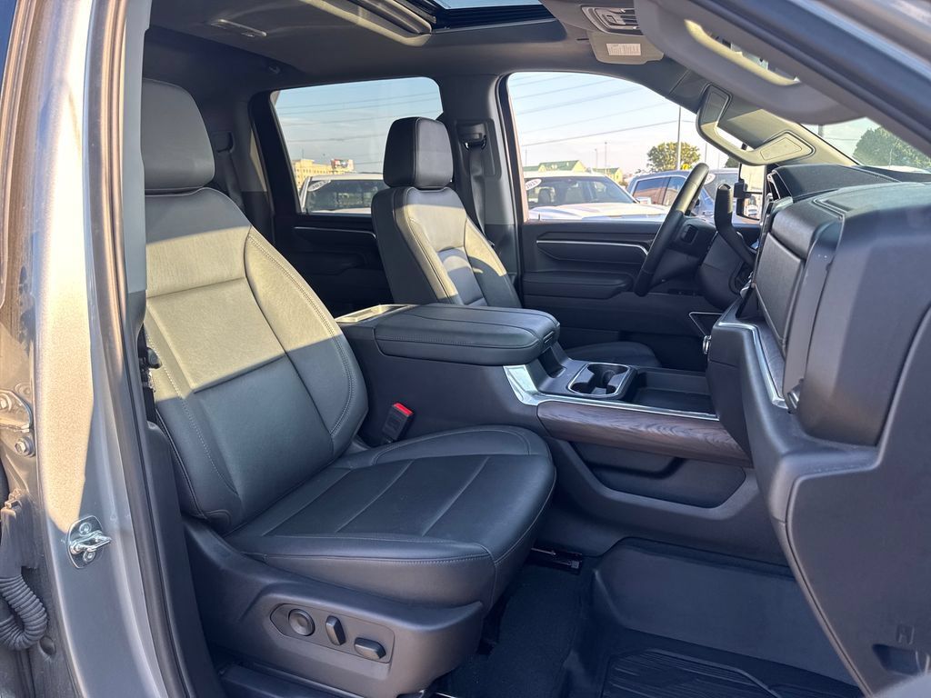 Used 2025 GMC Sierra 2500 SLT w/ SLT Premium Package AWD/4WD image 12