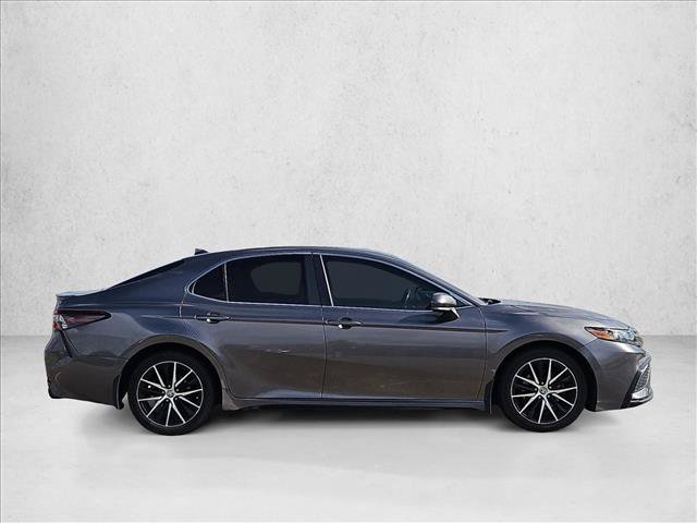 Used 2022 Toyota Camry SE FWD image 4