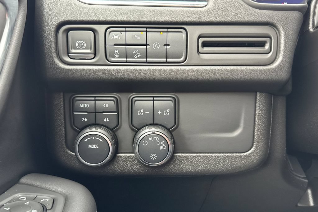 Used 2023 Chevrolet Tahoe Z71 AWD/4WD image 34