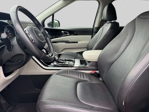 Used 2024 Kia Carnival EX FWD image 14