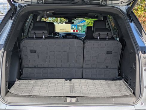 Used 2023 Chevrolet Traverse High Country image 13